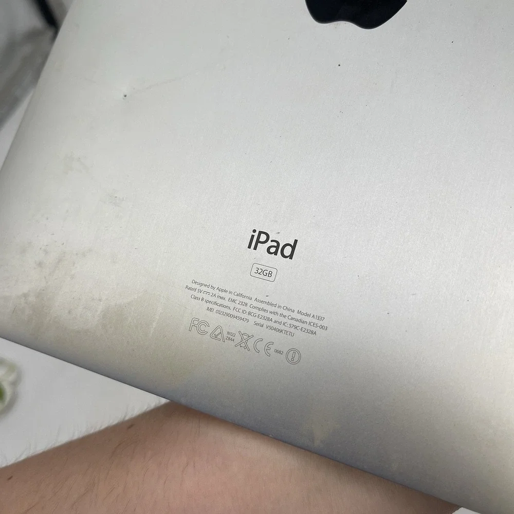 Apple iPad Model A1337 32 GB Space Grey 1st Generation Broken For Parts Bundle